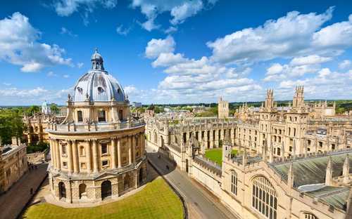 Nyitott városnéző busz Oxfordban