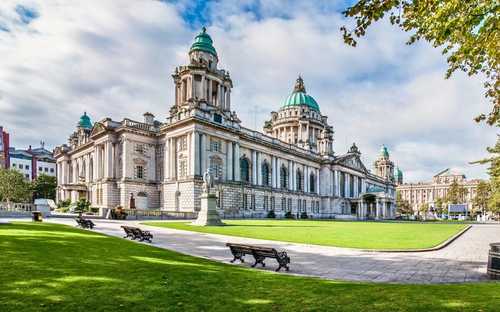 Belfast Hop-On Hop-Off Városnézés Nyitott busz a belfasti Titanic negyedben