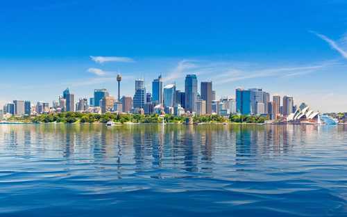 Nyitott városnéző busz a Sydney-i Operaháznál