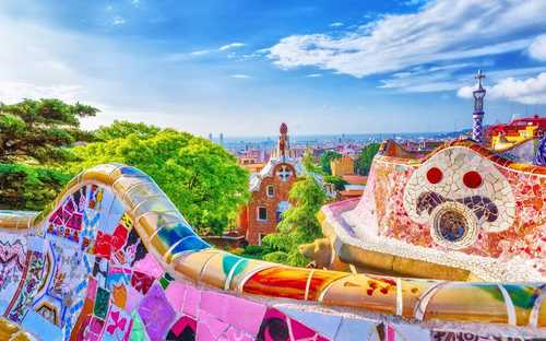 Barcelona Hop-On Hop-Off Busz Nyitott busz a barcelonai Sagrada Famíliánál