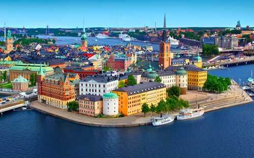 Stockholm Hop-On Hop-Off Busz Nyitott városnéző busz Gamla Stanban Stockholmban