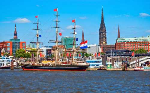 Hamburg Hop-On Hop-Off Busz Nyitott városnéző busz a hamburgi Speicherstadtban